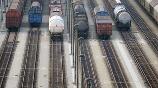 vlak vlaky kolaje kolajnice železnice železnica ilu (SITA/AP)